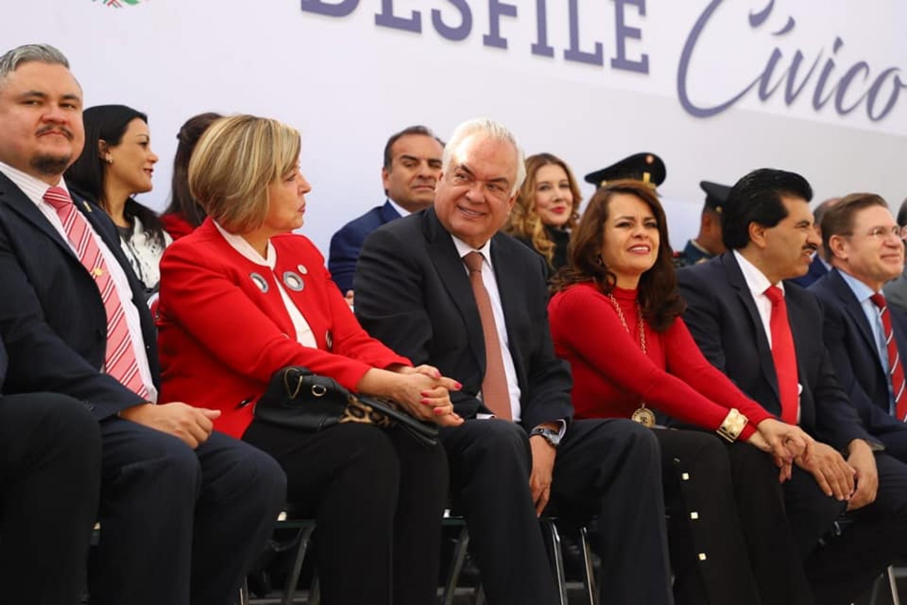 Desfile cívico deportivo conmemorando el 108 aniversario del inicio de la revolución Mexicana
