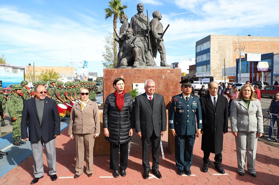En la conmemoración del 57 Aniversario Luctuoso del General Domingo Arrieta, el Secretario General de Gobierno Arq.Adrián Alanís Quiñones, encabezó la puesta de ofrenda floral y acto cívico en honor al General Arrieta.