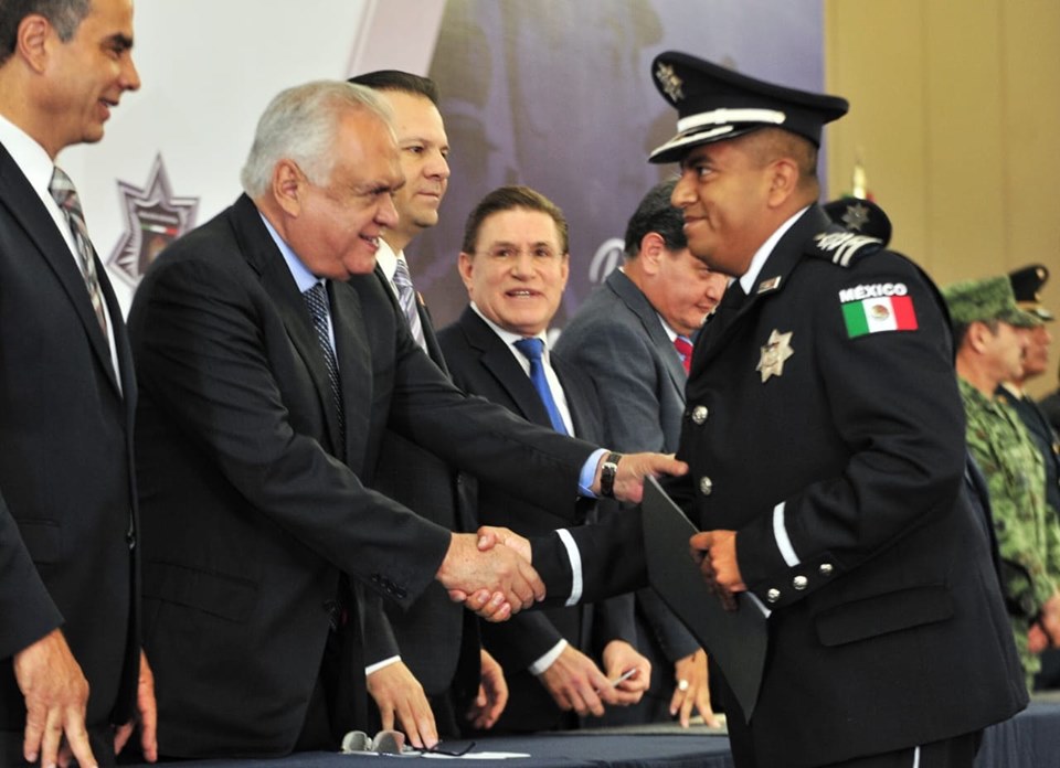 El Secretario General de Gobierno Arq. Adrián Alanís Quiñones, asiste a la la Ceremonia del "Día del Policía Estatal", dónde se reconoció la labor tan importante que desempeñan día a día los policías duranguenses para salvaguardar a los ciudadanos.