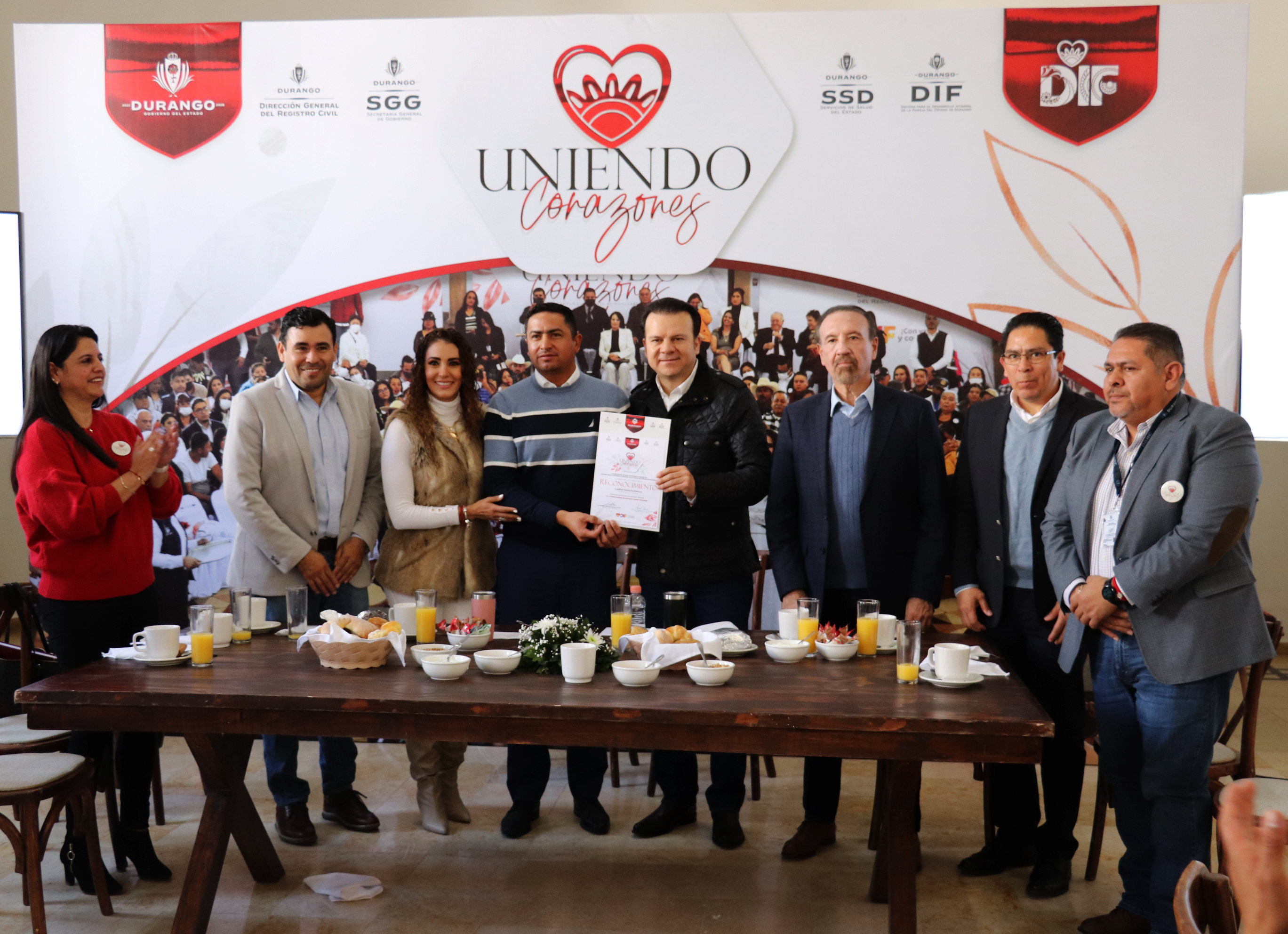 <strong>RECONOCEN A OFICIALÍAS DE REGISTRO CIVIL POR CAMPAÑA “UNIENDO CORAZONES”</strong>