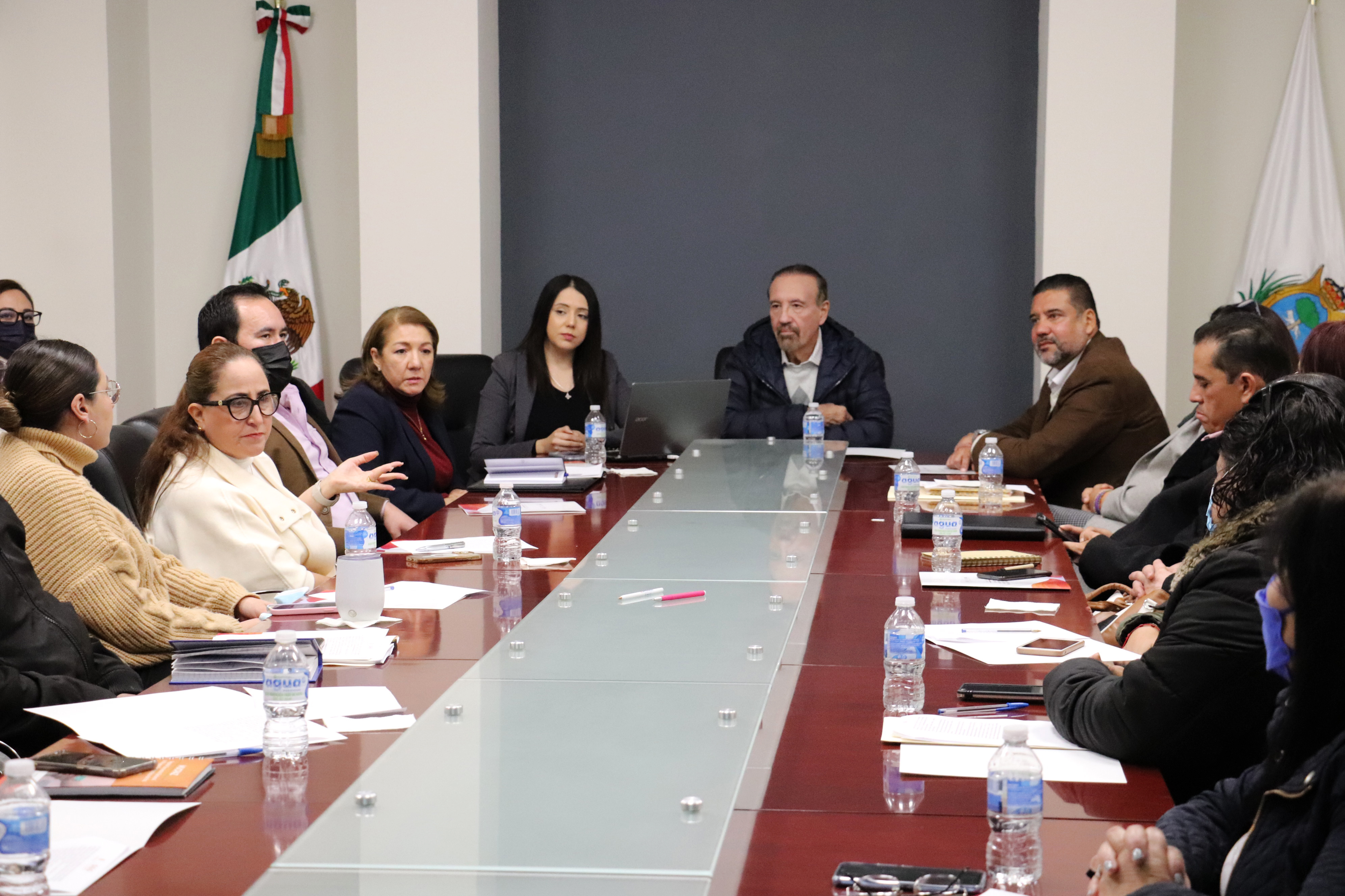 Se establecen estrategias para combatir la violencia contra las mujeres.