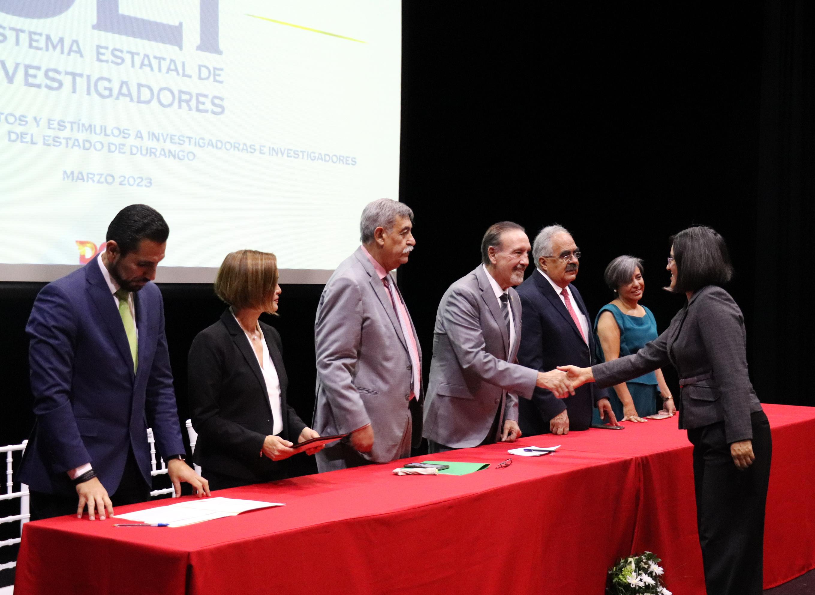 <strong>ENTREGA DE ESTIMULOS A INVESTIGADORES</strong>