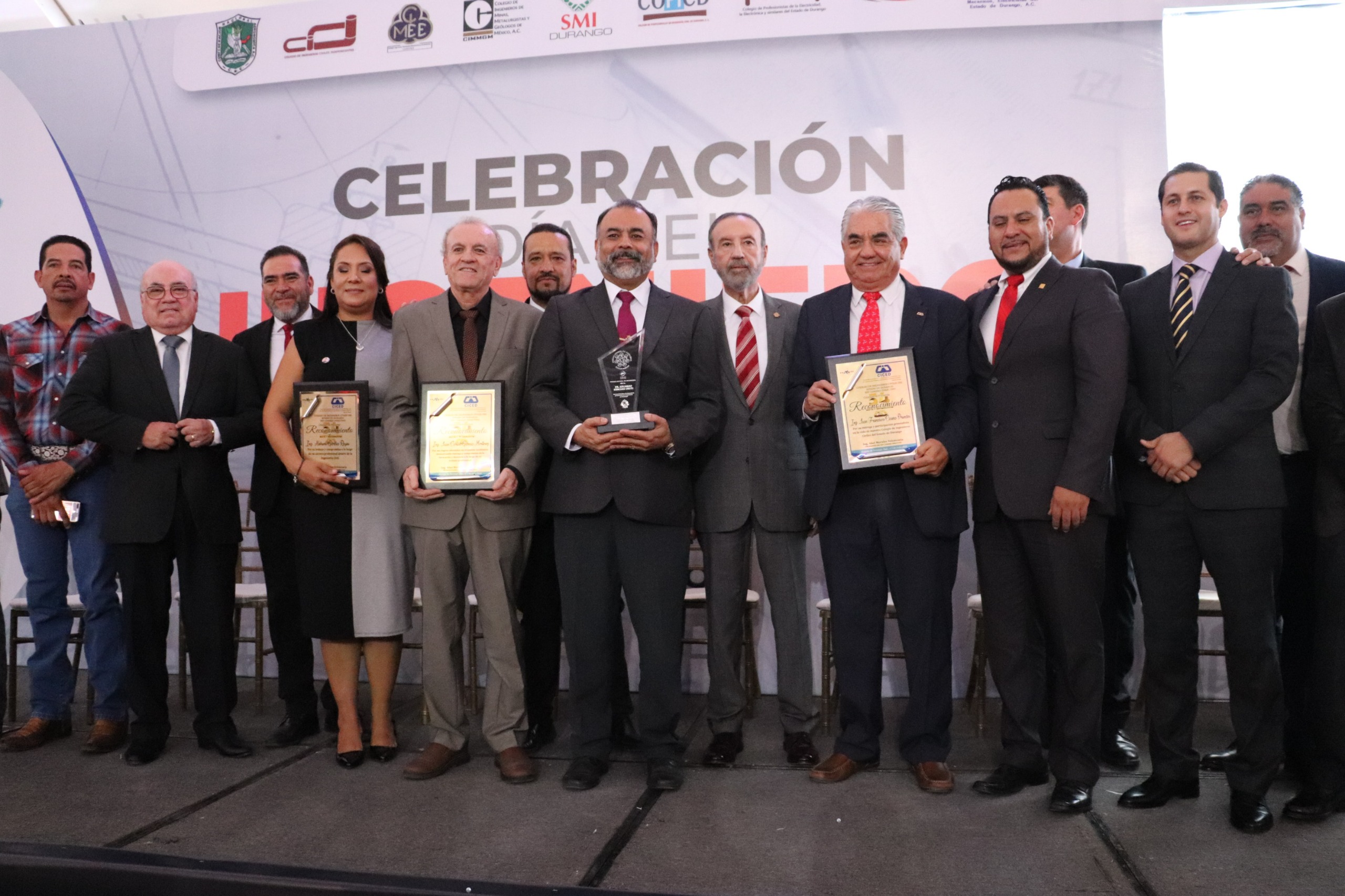 Celebra gobierno de Esteban Día del Ingeniero