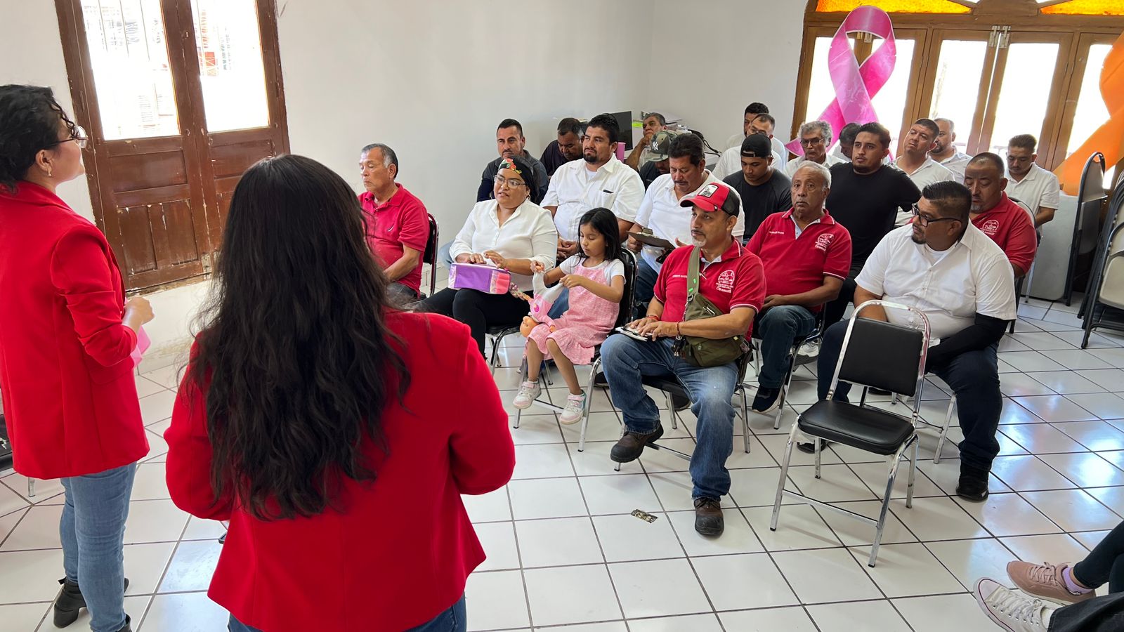 Imparten a operadores de autobuses de trasporte público y taxis talleres de sensibilización para la prevención de la violencia contra las mujeres, adolescentes y niñas
