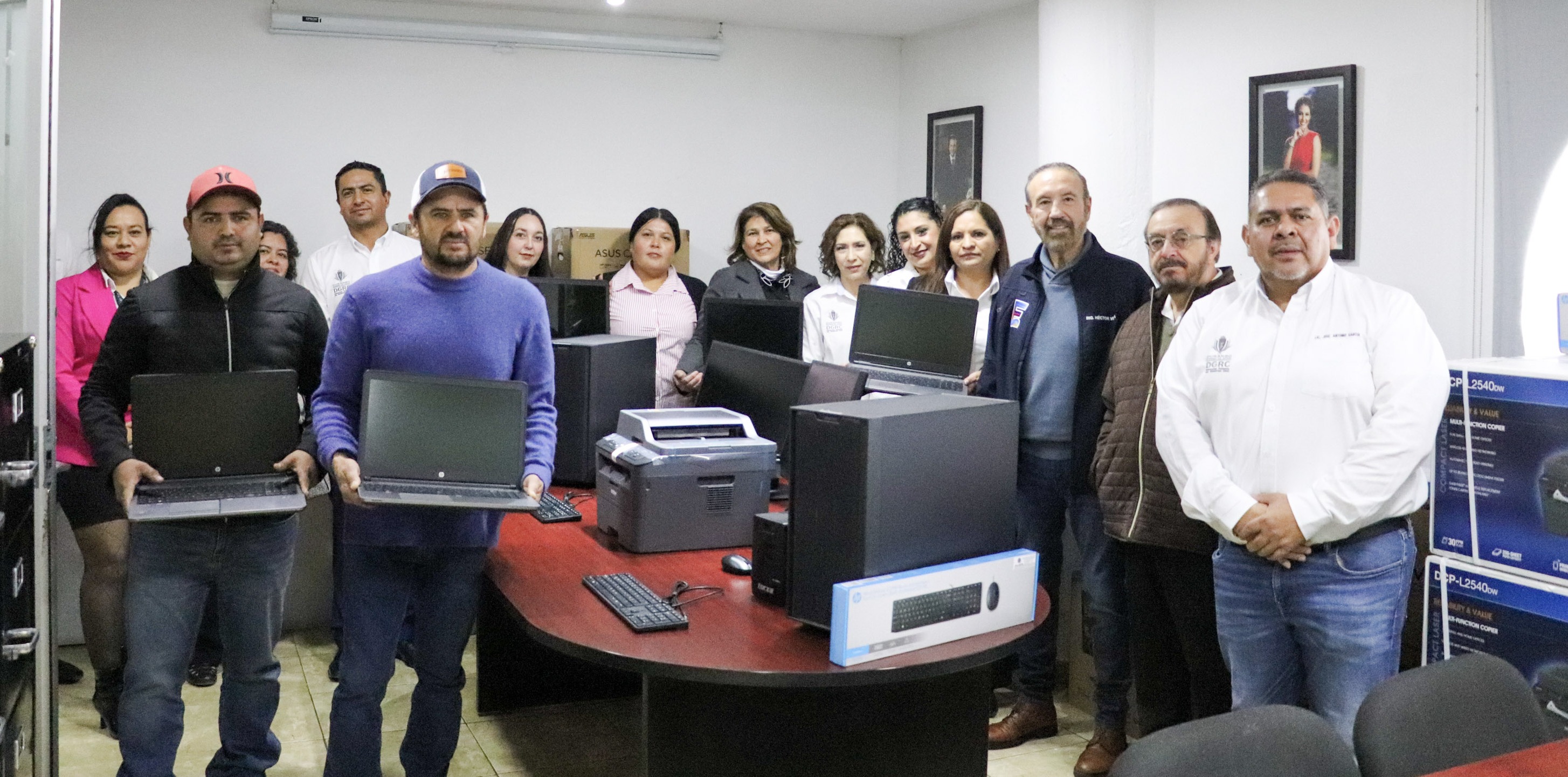 FORTALECE GOBIERNO DEL ESTADO SERVICIOS DEL REGISTRO CIVIL CON ENTREGA DE EQUIPO DE CÓMPUTO.